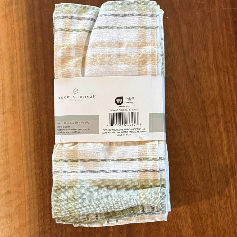 Set of (4) Green Plaid Fabric Napkins